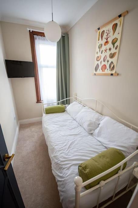 4-Bed Botanical Retreat Vila Plymouth Exterior foto